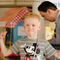 Boekids in de Bibliotheek Rotterdam 21 mei 2011. Op het podium met een medialle, want jij bent GEWELDIG! Special Powers.