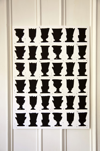 The repetition of urns here make quite an impact. 'Urns', silkscreen print by Wayne Pate.
(waynepate.com) The repetition of urns here make quite an impact. 'Urns', silkscreen print by Wayne Pate.
(waynepate.com)