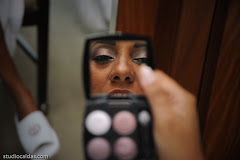 Fotos do evento Thatiany + Daniel. Foto numero 0012 do Studio Caldas, do Rio de Janeiro, RJ. Lincoln Caldas e equipe fazem fotos de casamento (fotografias de casamentos), fotos de making-of (making of de noiva), fotos em estudio (ensaios fotograficos), fotos de casal (ensaios fotograficos de e-session), fotos de familia, videos de casamento (filmagem de casamentos), videos de making-of e clipes de casamento. Fotojornalismo e videojornalismo no Rio de Janeiro, RJ. fotos casamento rio de janeiro fotografias casal rj foto eventos familia noiva ensaio fotografico videos galeria noivas fotografo evento casar retrato fotografía roupas vestidos em decoração festa mesa