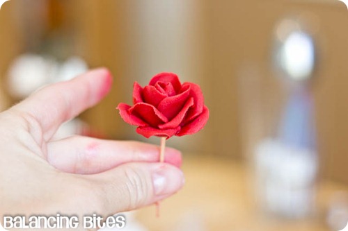 How to make small gumpaste roses (8)