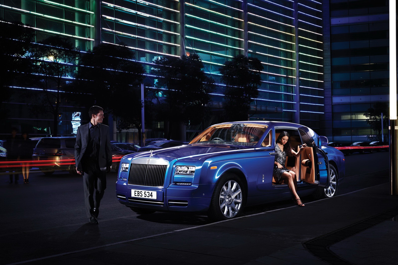 2013-Rolls-Royce-Phantom-Series-II-21[2].jpg