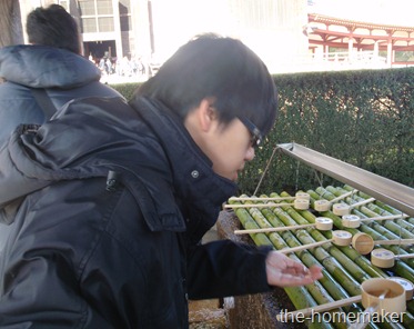 Hong taking holy water in Todaiji Temple, Nara