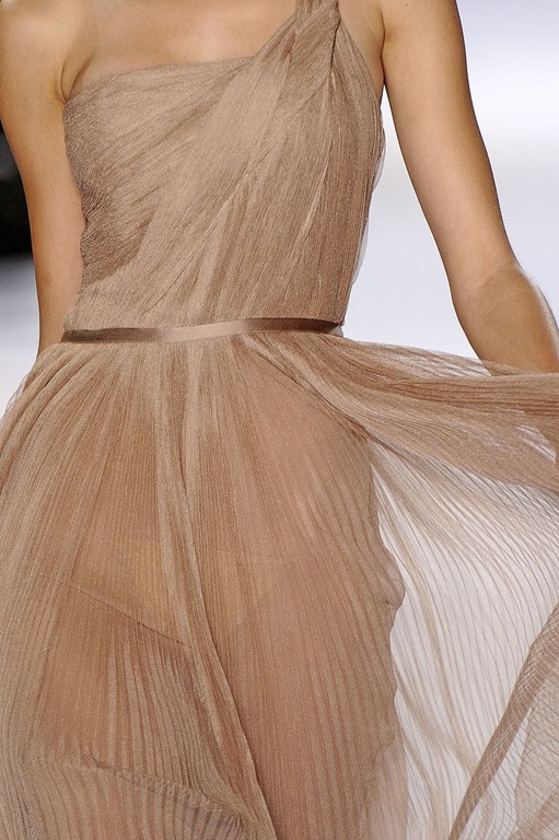 [chloe-spring-2011-02-close-up%255B4%255D.jpg]