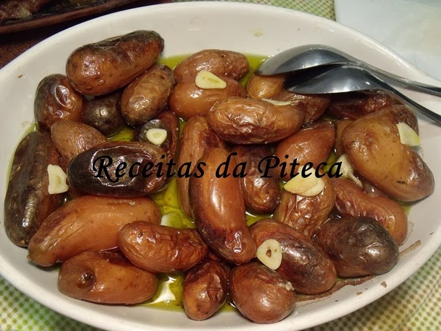 [Batatas%2520assadas%2520com%2520azeite%2520e%2520alho%255B4%255D.jpg]