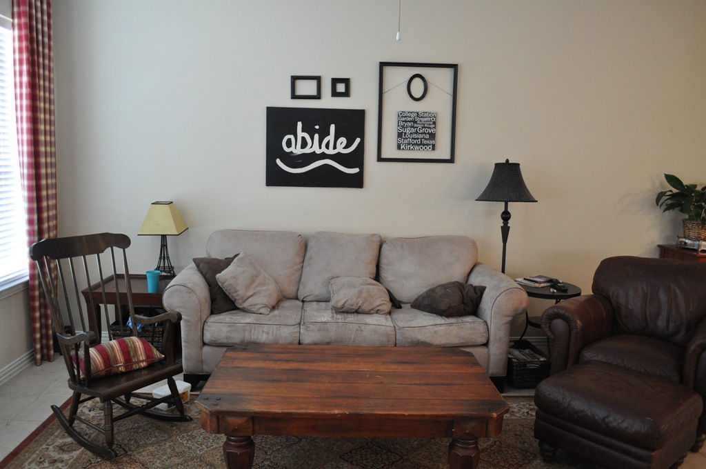 [living%2520room%2520May-June%25202011%255B5%255D.jpg]