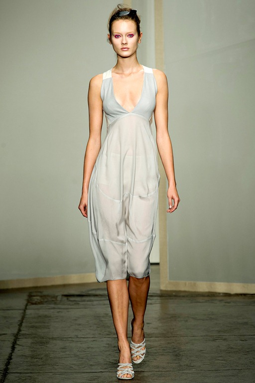 [donna-karan-rtw-ss2013-runway-07_172108259229%255B4%255D.jpg]