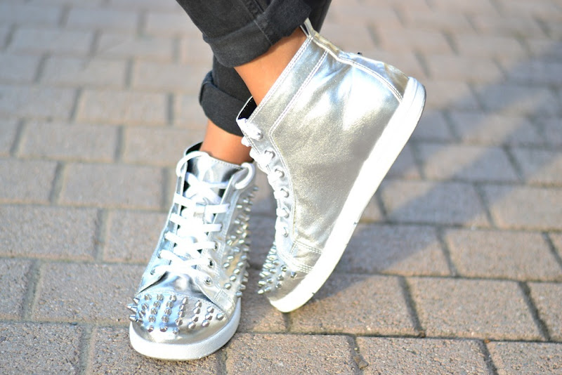 C&A sneakers Rinascimento, Céline t-shirt, Céline tee, Céline, Miss Sicily Bag, Miss Sicily, Valentino Sunglasses, Studded Sneakers, C&A Studded Sneakers, H&M, H&M trousers, Cruciani, Cruciani Bracelets, Braccialetti Cruciani, Braccialetti Cruciani di Halloween, fashion blogger, italian fashion bloggers, fashion blog