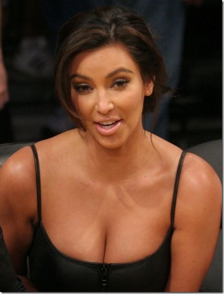 kimkardashian cleavage-5