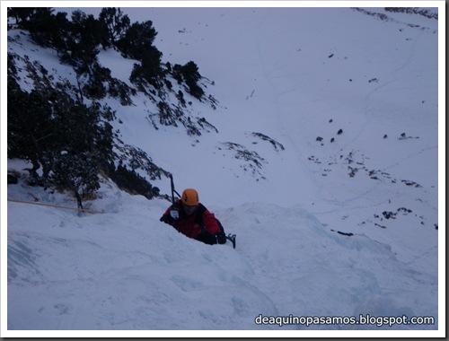 Cascada Mamporros para todos 100m WI4 ,III 90º (Aigualluts, Benasque, Pirineos) (Isra) 3242