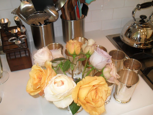 See how each rose is able to slope outwardly? This is what you want in order for your flowers to be seen -- the Julep cups are perfect to let the flowers be seen.
