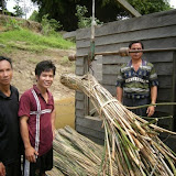 写真2 ： 村内の仲買人に出荷されるラタン
（2010年、寺内撮影、ベシ村）