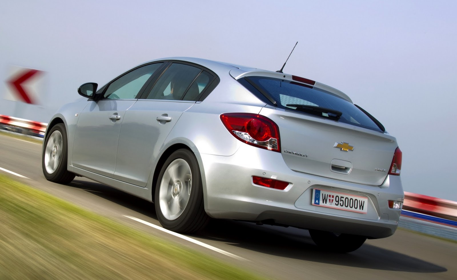 [autowp.ru_chevrolet_cruze_hatchback_12%255B3%255D.jpg]