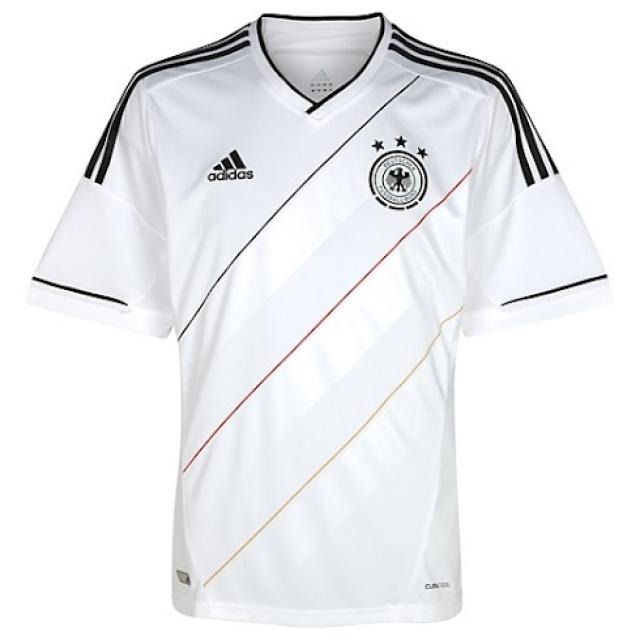 [Alemania%2520primera%2520equipaci%25C3%25B3n%255B2%255D.jpg]