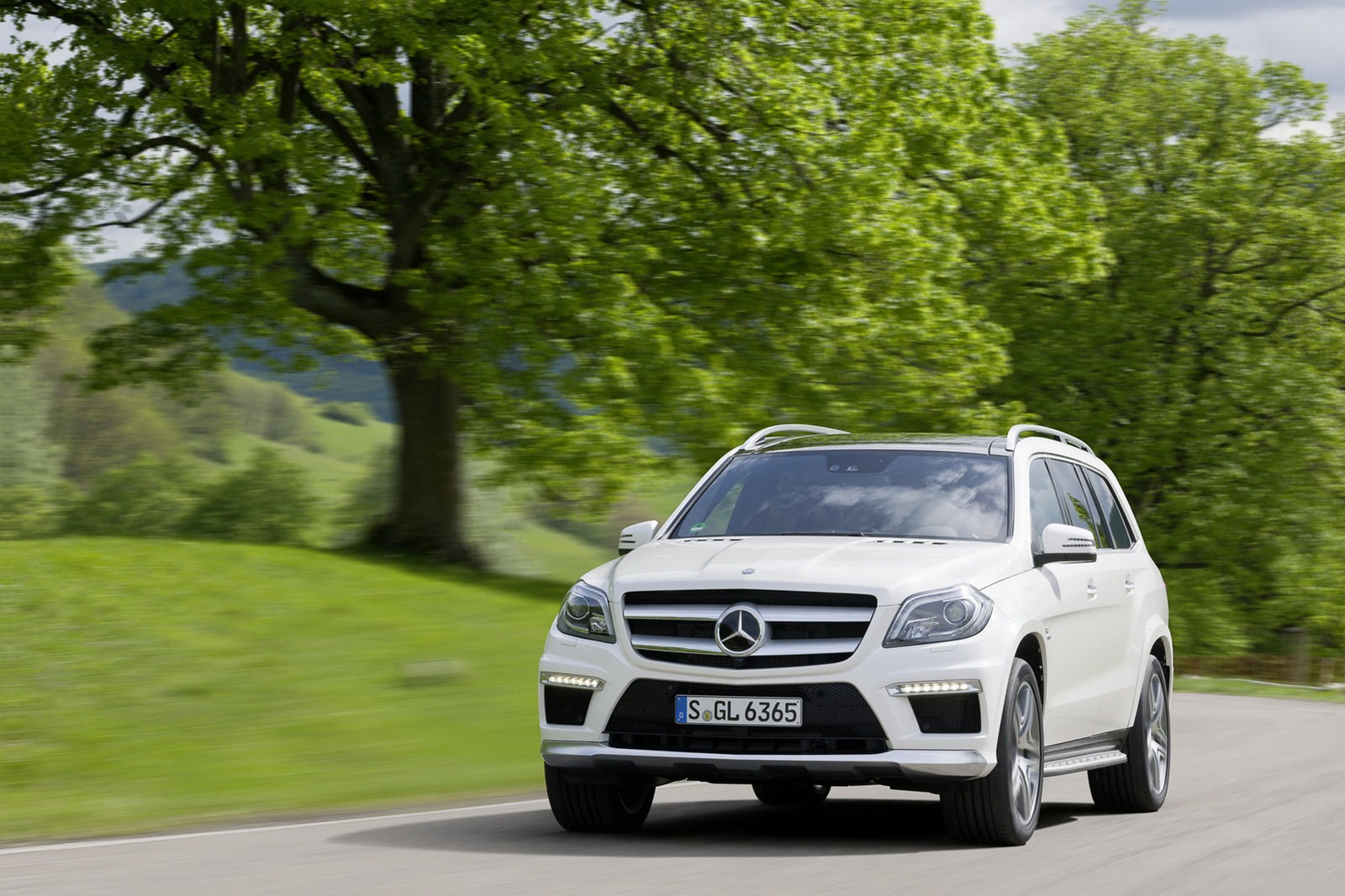 2013-Mercedes-GL-63-AMG-3[2].jpg