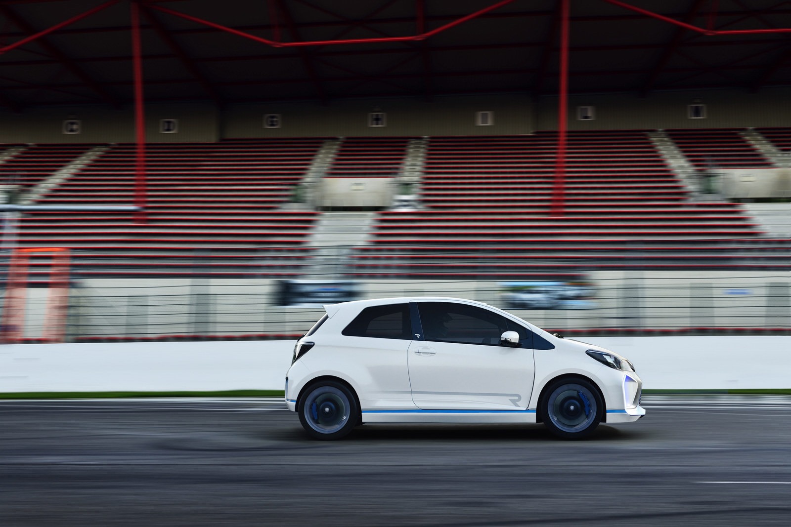 [Toyota-Yaris-Hybrid-R-Concept-3%255B2%255D.jpg]