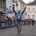 Rhys Pollock wins the Pro-kermesse in Berlare (Belgium). In the background you see Leon van Bon taking the 5th place. (Photo: Romina Teirlinck http://rominateirlinck.skynetblogs.be )