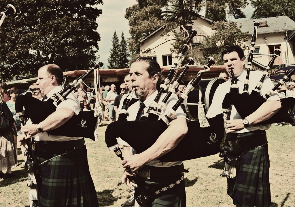 [bagpipes4.jpg]