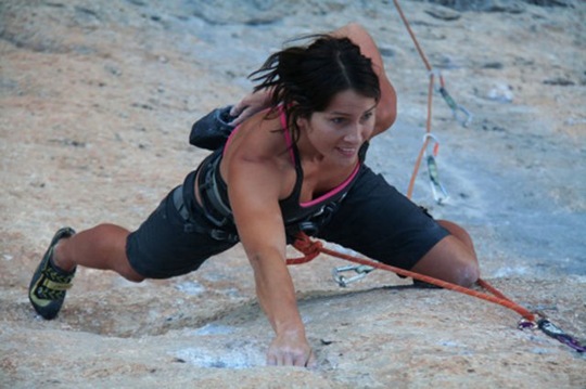 [girls-rock-climbing-9%255B2%255D.jpg]