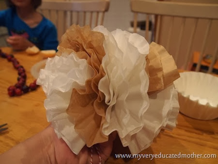 Coffee Filter Balls #coffeefiltercraft #pompoms Coffee Filter Balls #coffeefiltercraft #pompoms
