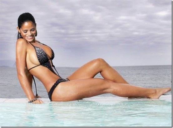 Michelle-Lewin-hot-bikini-2