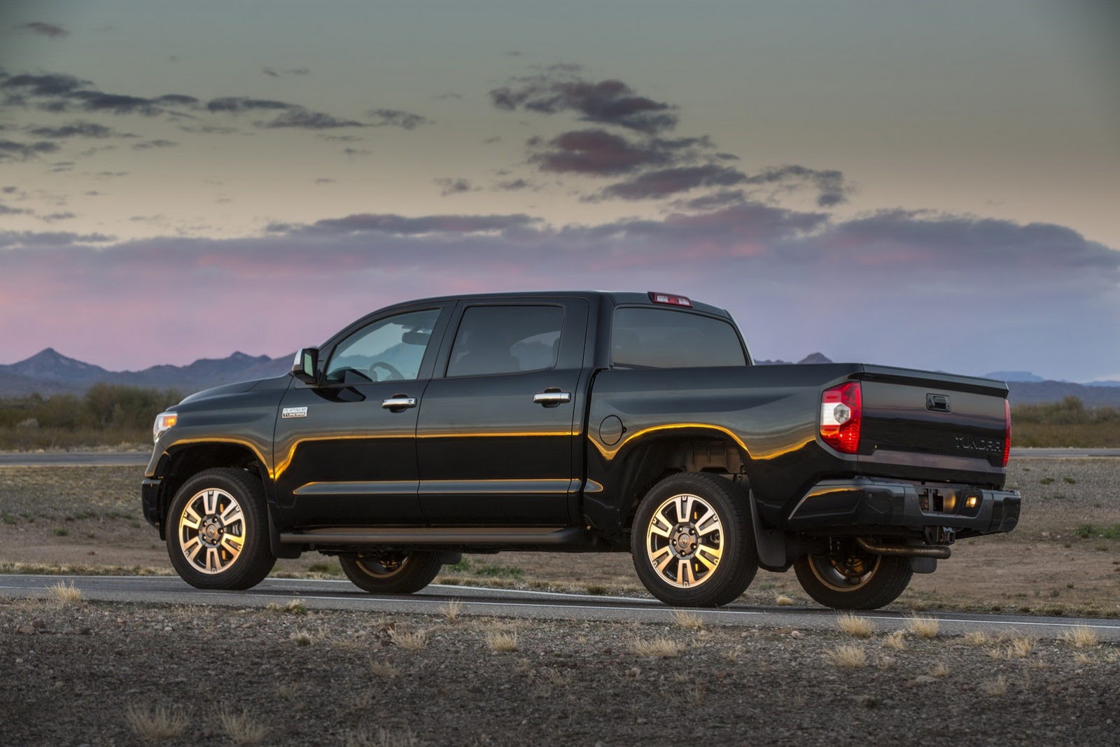 2014-Toyota-Tundra-33[2].jpg
