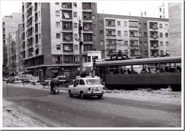 25 años sin trenet _Agosto 1973.- Paso a nivel avda. Primado Reig.-Esteban Gonzalo