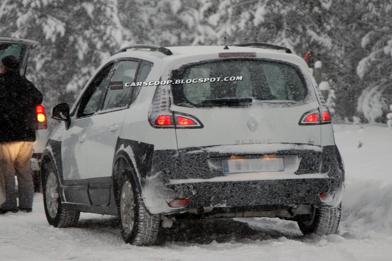 [2013-Renault-Scenic-Conquest-7%255B3%255D.jpg]