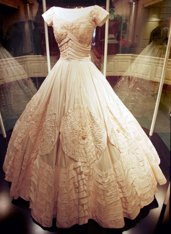 [wedding-dress5.jpg]