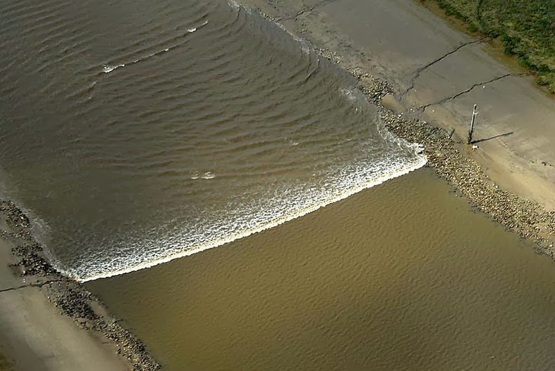 tidal-bore-19 tidal-bore-19