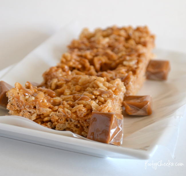 Caramel Vanilla Krispie Treats with Caramel Vanilla Topping by www.poofycheeks.com Caramel Vanilla Krispie Treats with Caramel Vanilla Topping by www.poofycheeks.com