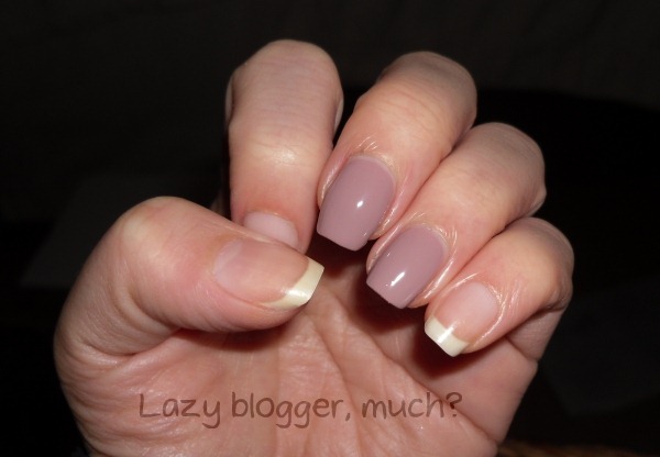 009-loreal-paris-color-riche-beige-countess-mini-nail-polishes-review-swatches-