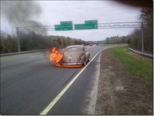 Um Plymouth 1938 totalmente destruido (2)