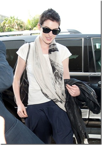Anne Hathaway Anne Hathaway Adam Shulman Arrive GiPsseddntvl