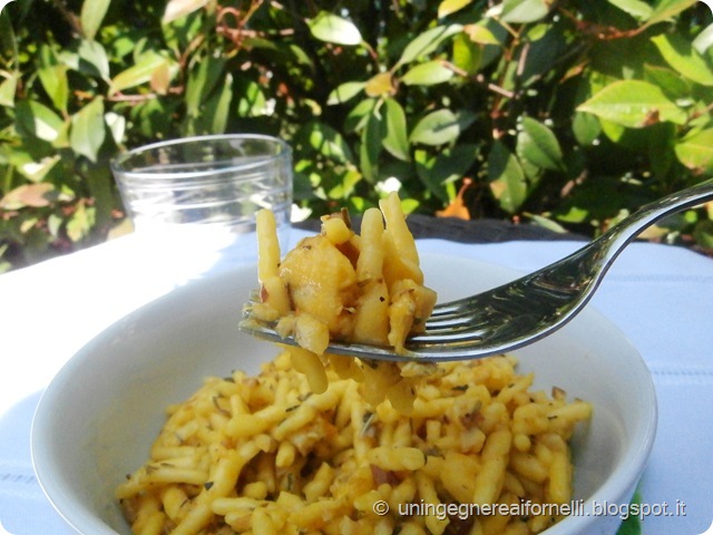 trofie gallinella zafferano spezie aromatiche rosmarino timo origano mandorle pasta primo trofie gallinella zafferano spezie aromatiche rosmarino timo origano mandorle pasta primo