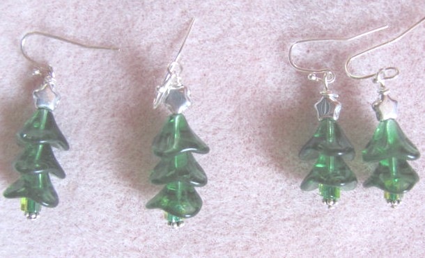 [2011%2520Beaded%2520gifts..small%2520and%2520large%2520green%2520xmas%2520tree%2520earrings%255B3%255D.jpg]