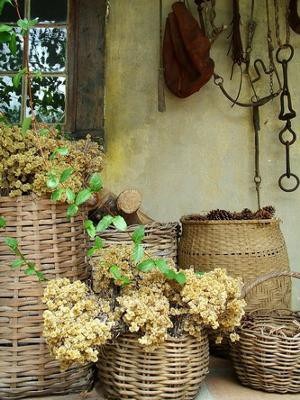 [dried%2520hydrangea%2520in%2520baskets%2520via%2520pinterest%255B3%255D.jpg]