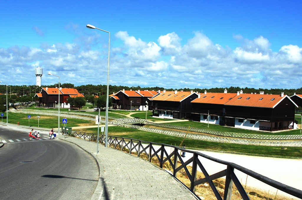 [Gl%25C3%25B3ria%2520Ishizaka%2520-%2520Tocha%2520-%2520casas%2520da%2520Praia%2520da%2520Tocha%255B5%255D.jpg]