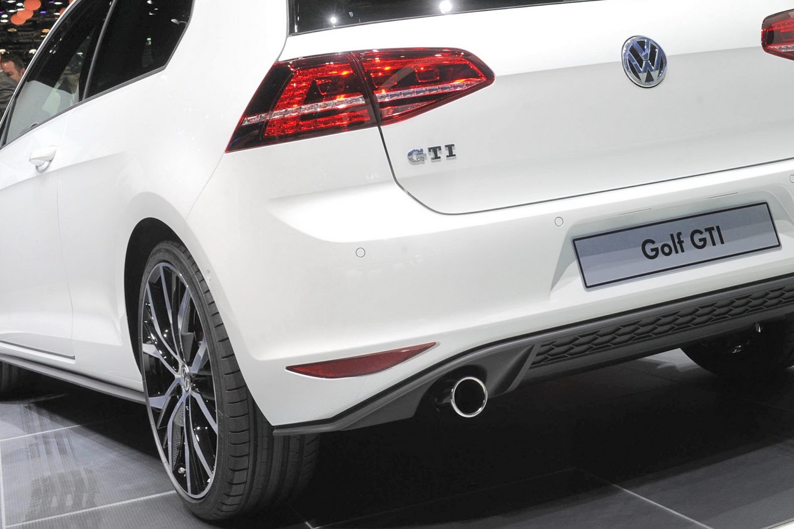 [2014-VW-Golf-GTI-14%255B2%255D.jpg]