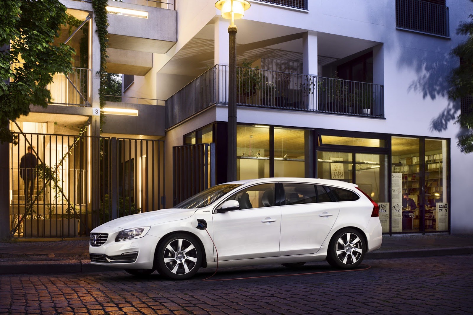 2014-Volvo-S60-V60-XC60-19[2].jpg