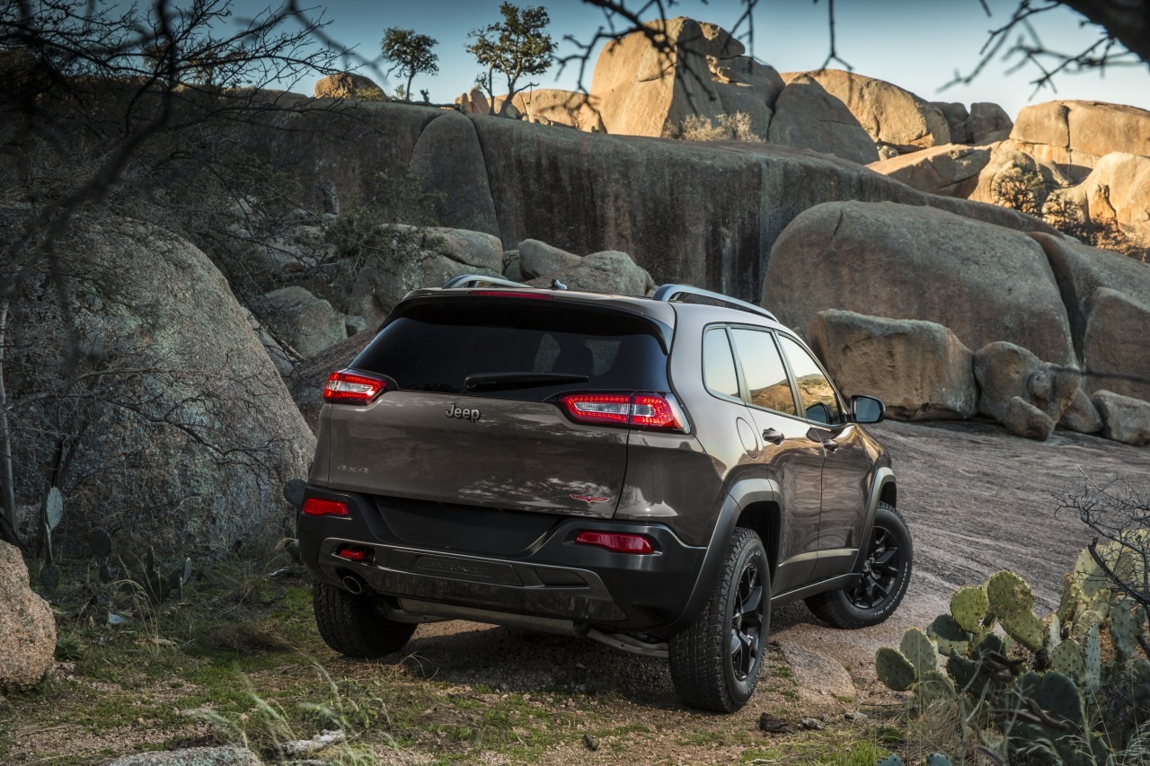 2014-Jeep-Cherokee-SUV-2[3].jpg