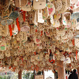 Lijiang - hanging stuff