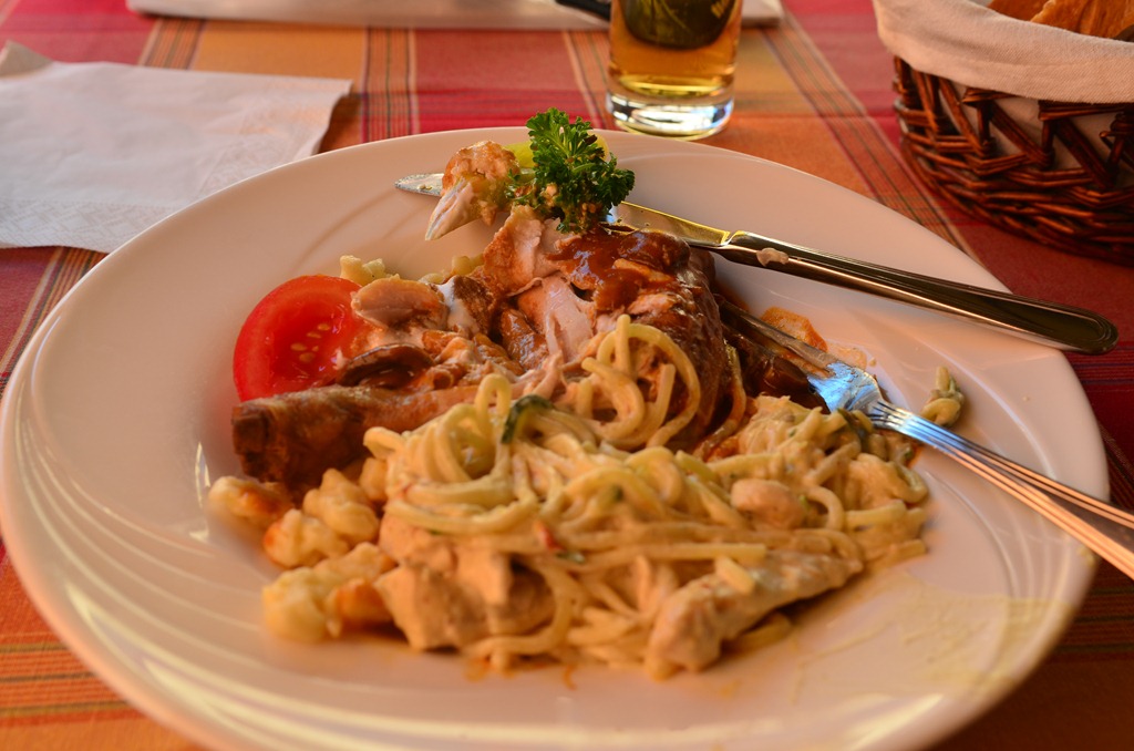 [06%2520Buda%2520Castle%252010-6-2012%25204-40-02%2520AM%252010-6-2012%25204-40-45%2520AM%255B2%255D.jpg]