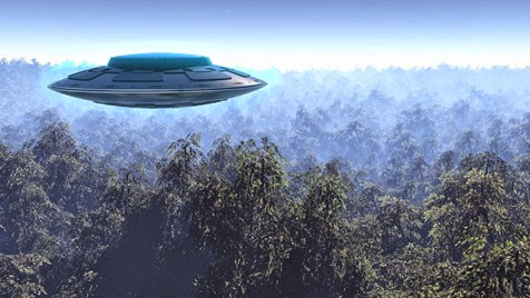 Ελικόπτερο φαίνεται σαν να παρατηρεί τα UFO Ελικόπτερο φαίνεται σαν να παρατηρεί τα UFO
