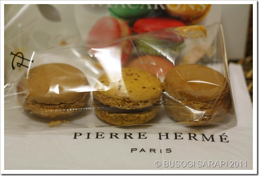 PIERRE HERME MACARONS 2© BUSOG! SARAP! 2011 PIERRE HERME MACARONS 2© BUSOG! SARAP! 2011
