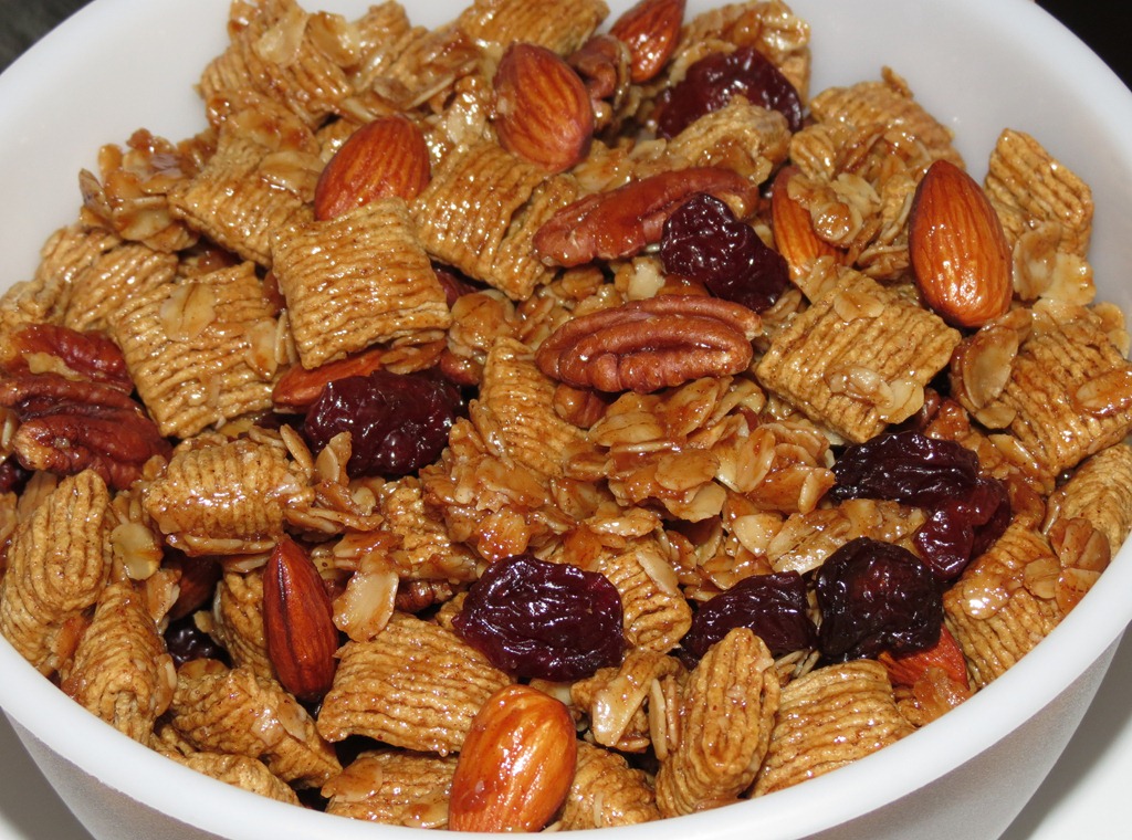 [Quaker%2520Oat%2520Squares%2520Snack%2520Mix%25202%255B4%255D.jpg]