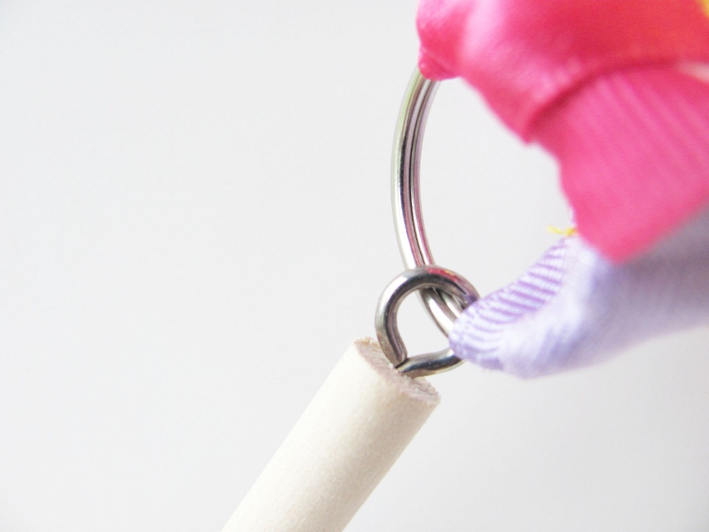 [diy%2520ribbon%2520dancer%2520wand%2520tutorial%25205%255B5%255D.jpg]