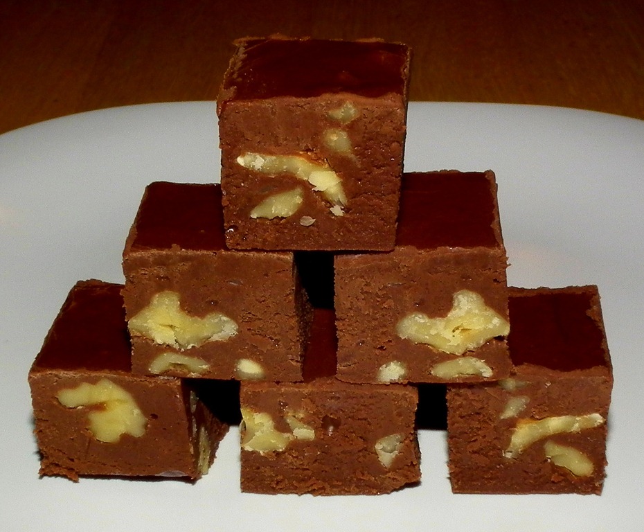 [Easy%2520Fudge%2520with%2520walnuts%255B4%255D.jpg]