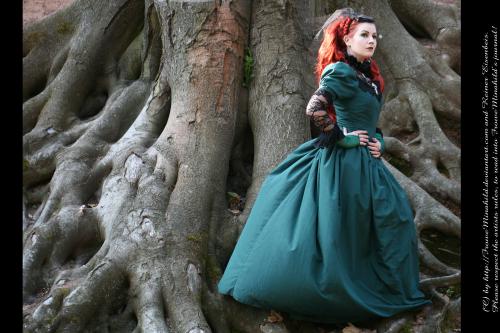 Cementery Tree Goth, Gothic Girls