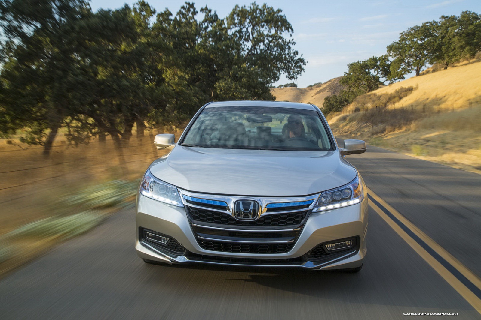[2014_Honda_Accord_PHEV_149_%255B2%255D.jpg]