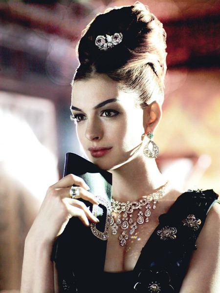 [anne-hathaway-e-audrey-hepburn-per-vogue-L-Duzfiu%255B3%255D.jpg]